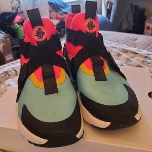 Nike Air Huarache Sneakers